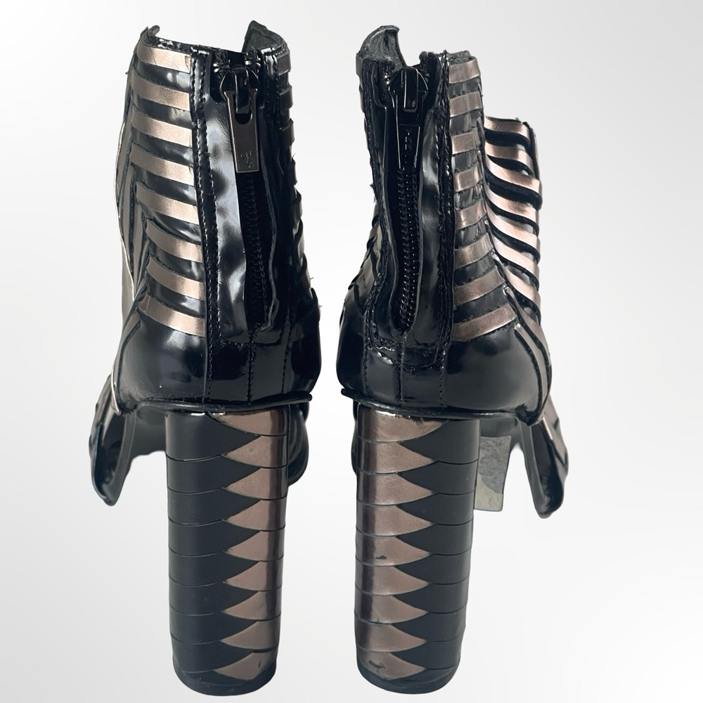 Robert Clergerie Black and Gold Heels in size 6 - Picture 3 of 8